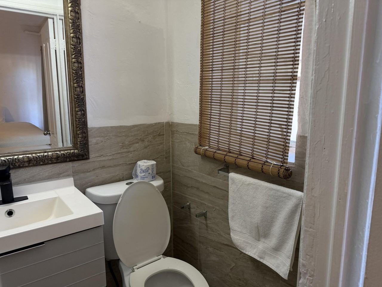 380 S Federal Hwy #11 - Photo 2 of 5