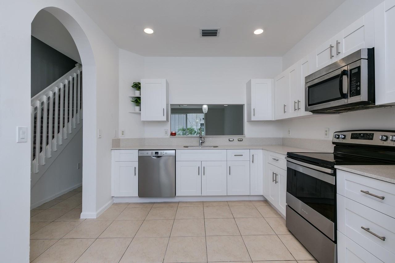 2830 Sw 82nd Ave #102 - Photo 2 of 26
