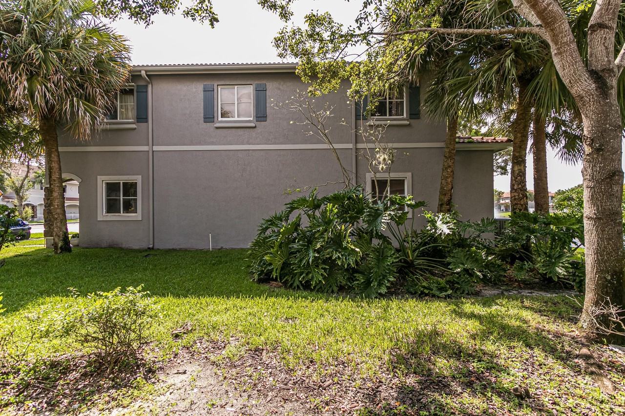 2830 Sw 82nd Ave #102 - Photo 4 of 26