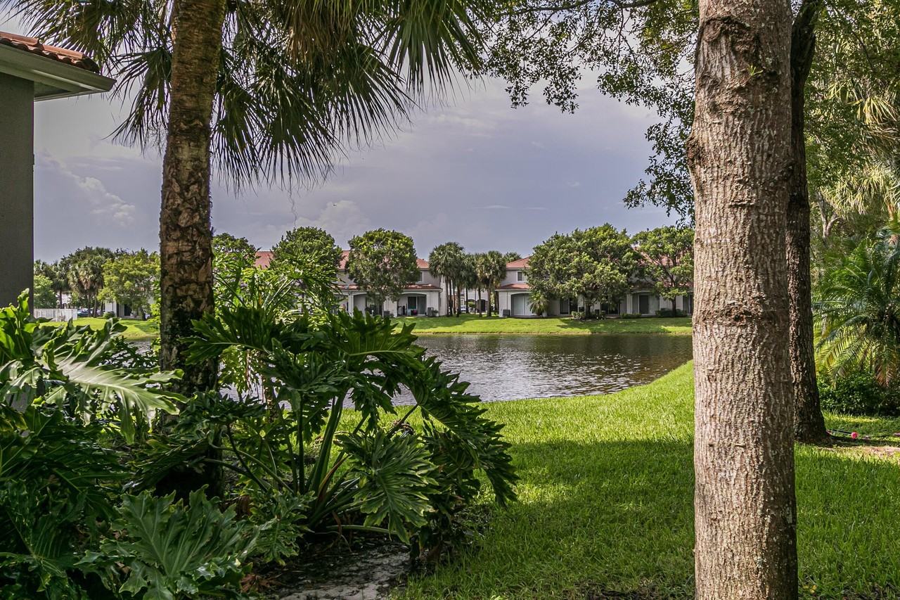 2830 Sw 82nd Ave #102 - Photo 5 of 26