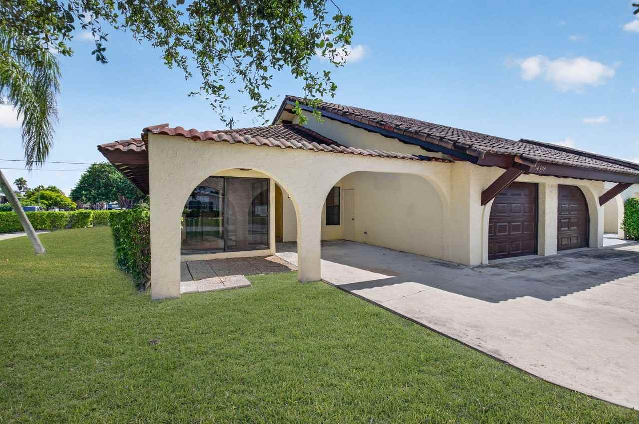 4398 Ne 5th Ave - Photo 4 of 39