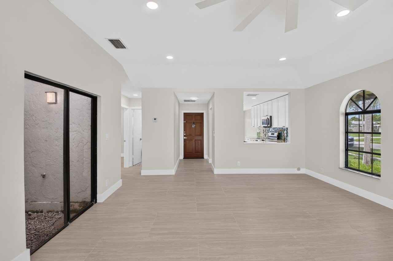 4398 Ne 5th Ave - Photo 7 of 39
