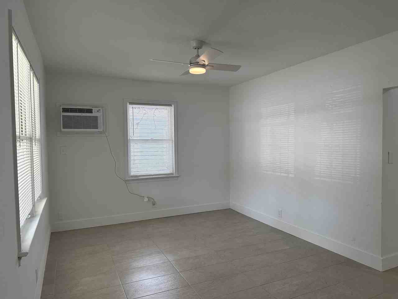 1018 Ne 3rd St #1018 - Photo 3 of 18