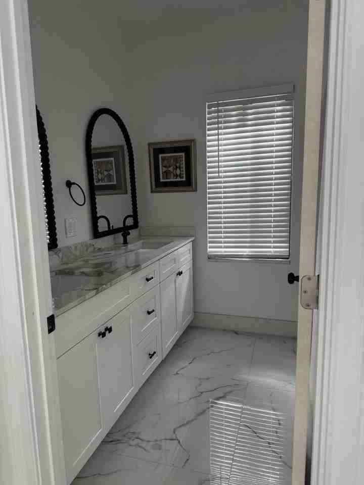 230 Ne 14th Ave - Photo 7 of 9