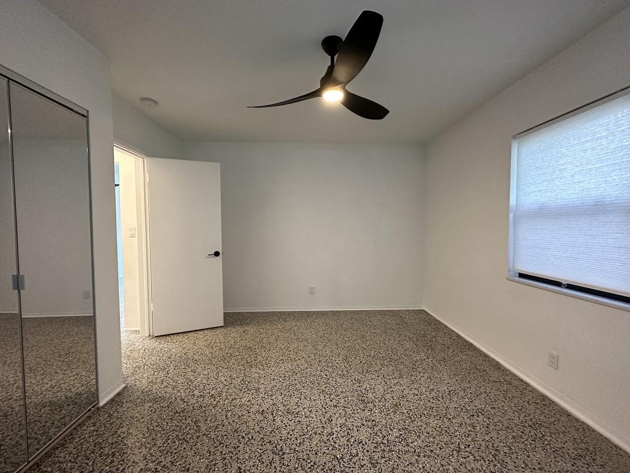1117 Ne 17th Way - Photo 5 of 24