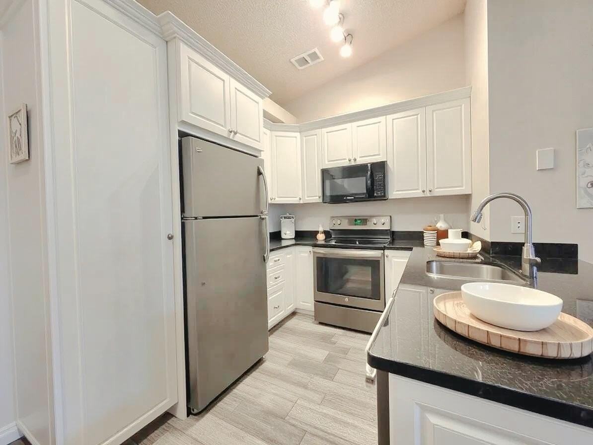 911 Lyons Rd #2204 - Photo 4 of 27