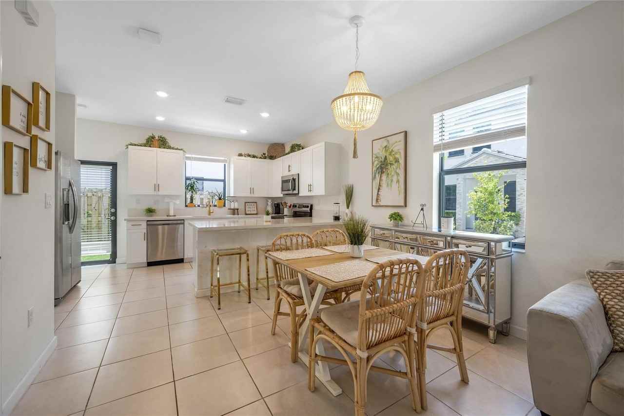 1622 Sw 28th Ct - Photo 3 of 25