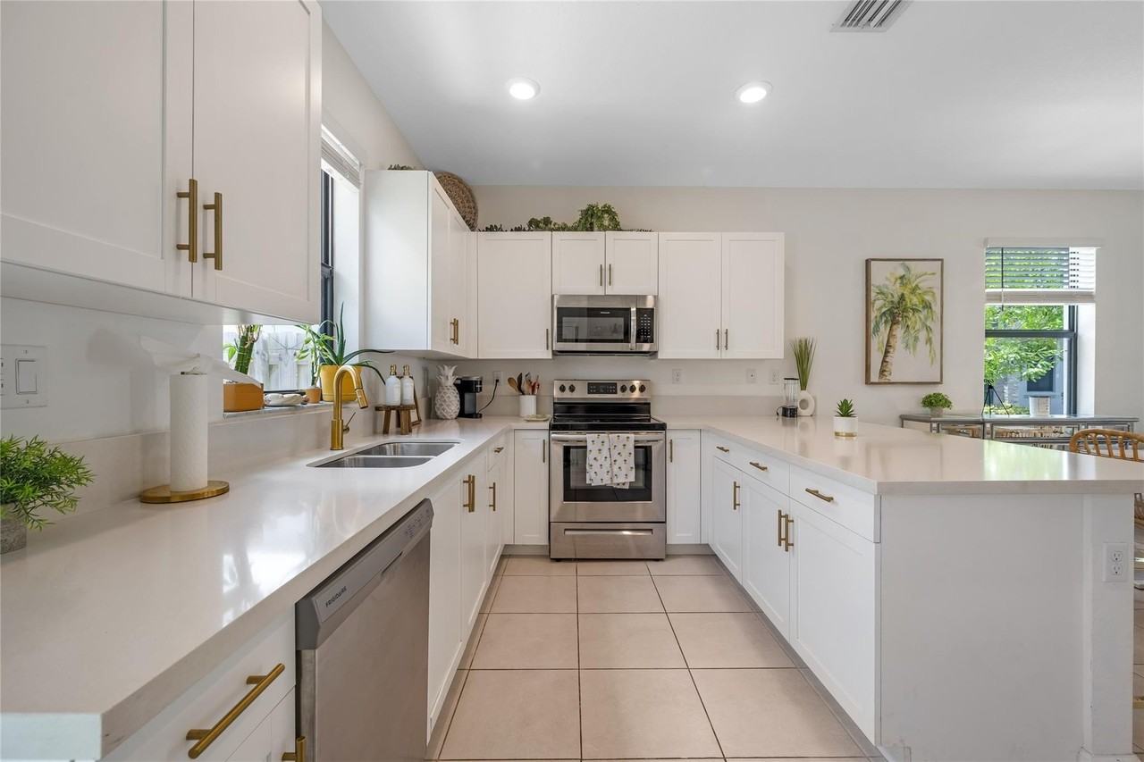 1622 Sw 28th Ct - Photo 4 of 25
