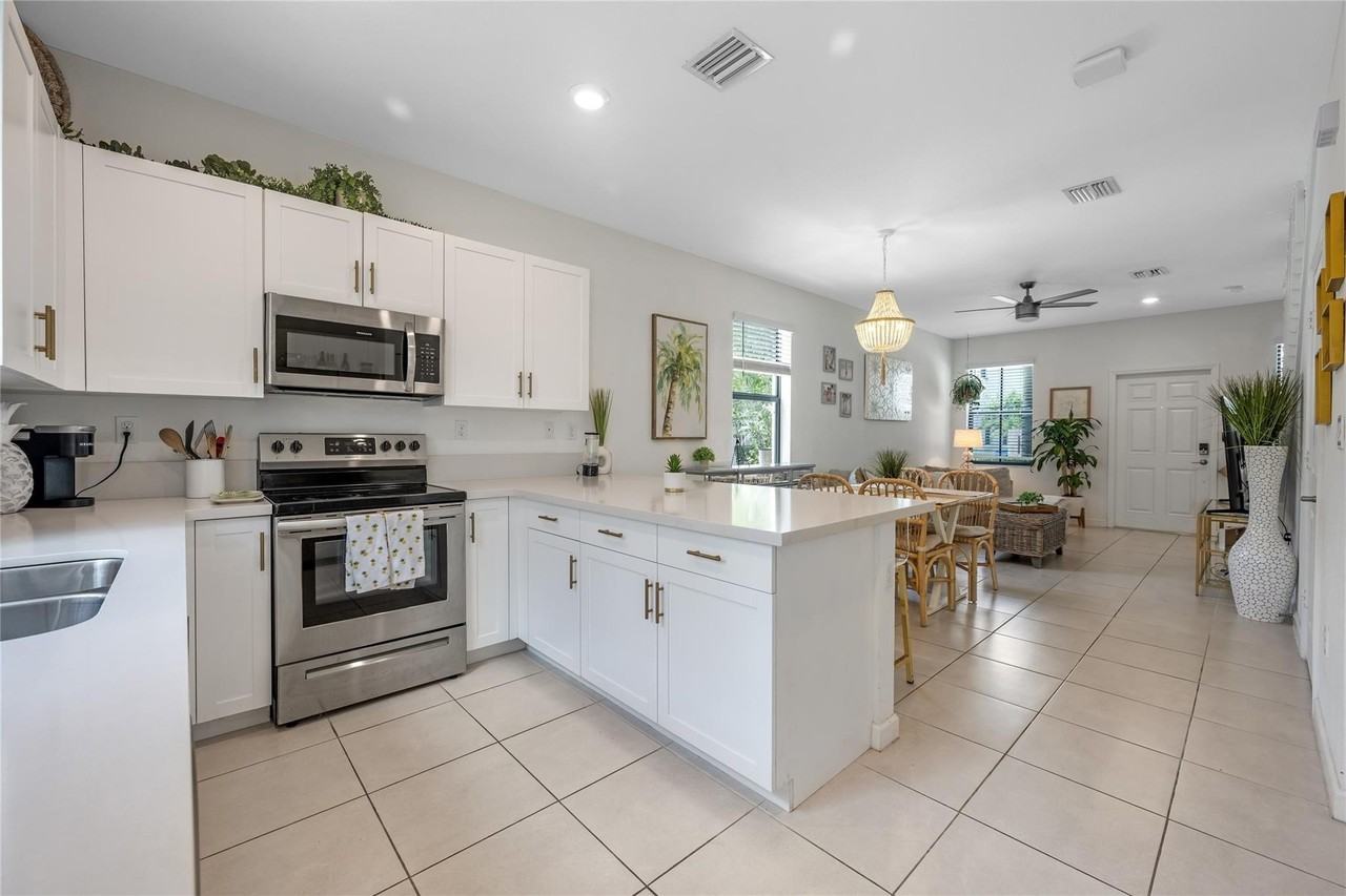 1622 Sw 28th Ct - Photo 5 of 25
