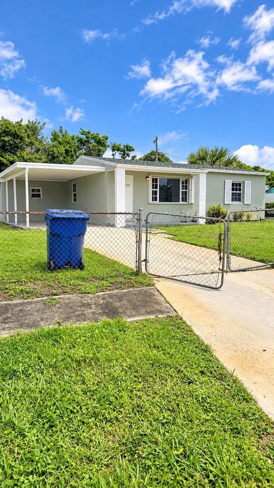 330 W 29th St - Photo 2 of 10