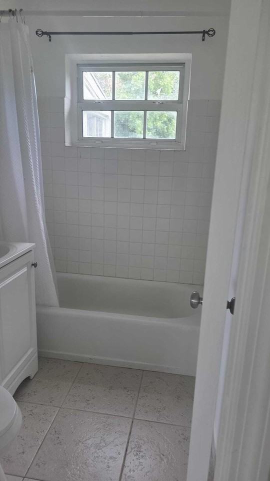 330 W 29th St - Photo 4 of 10
