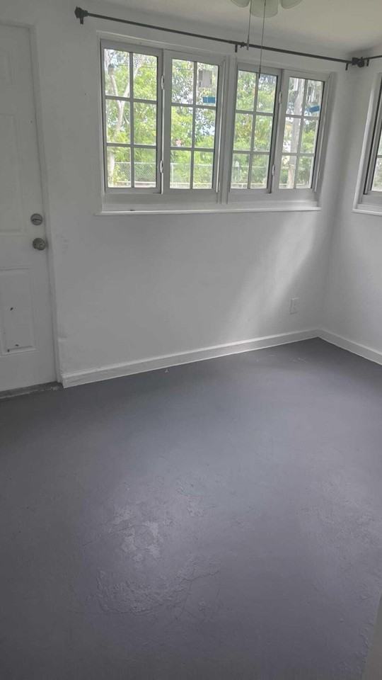 330 W 29th St - Photo 6 of 10
