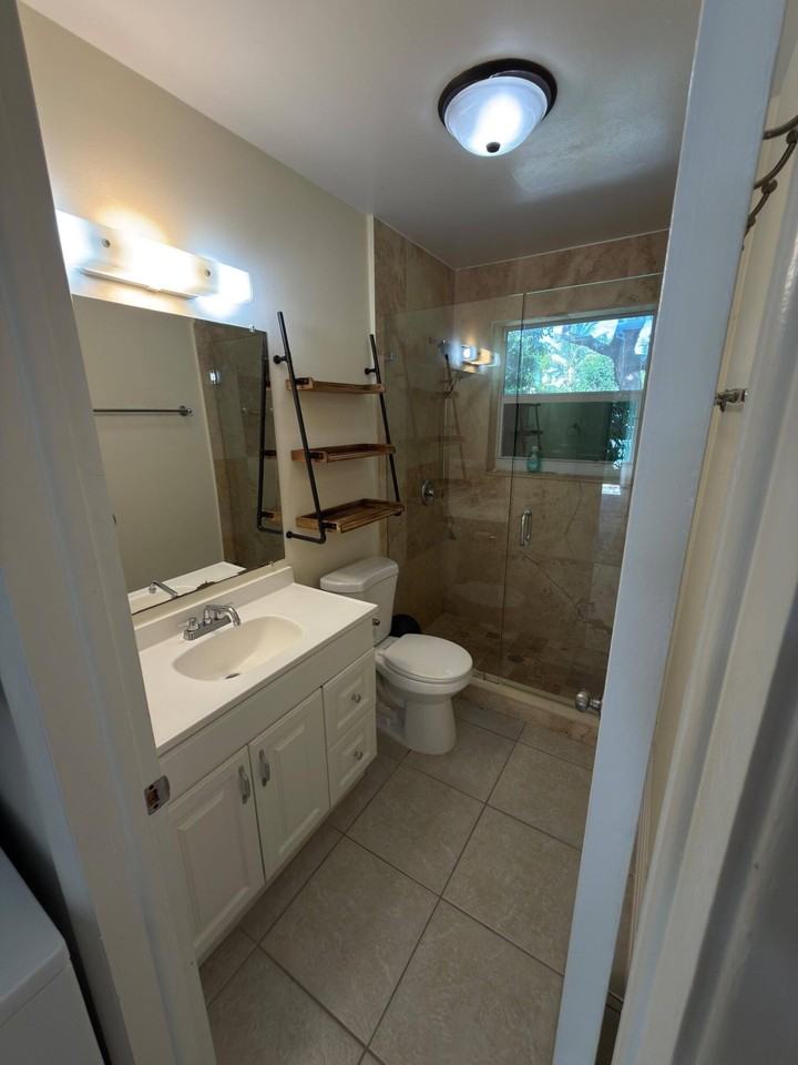 307 Northlake Dr - Photo 3 of 15