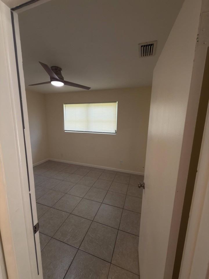 307 Northlake Dr - Photo 4 of 15