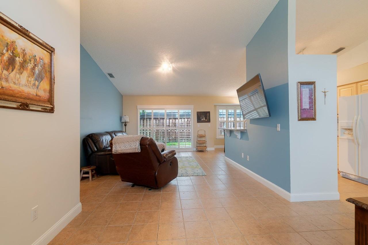 1487 Windship Cir - Photo 2 of 24