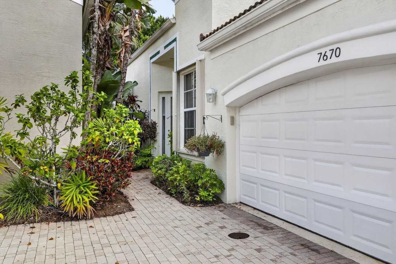 7670 Jasmine Ct - Photo 3 of 50