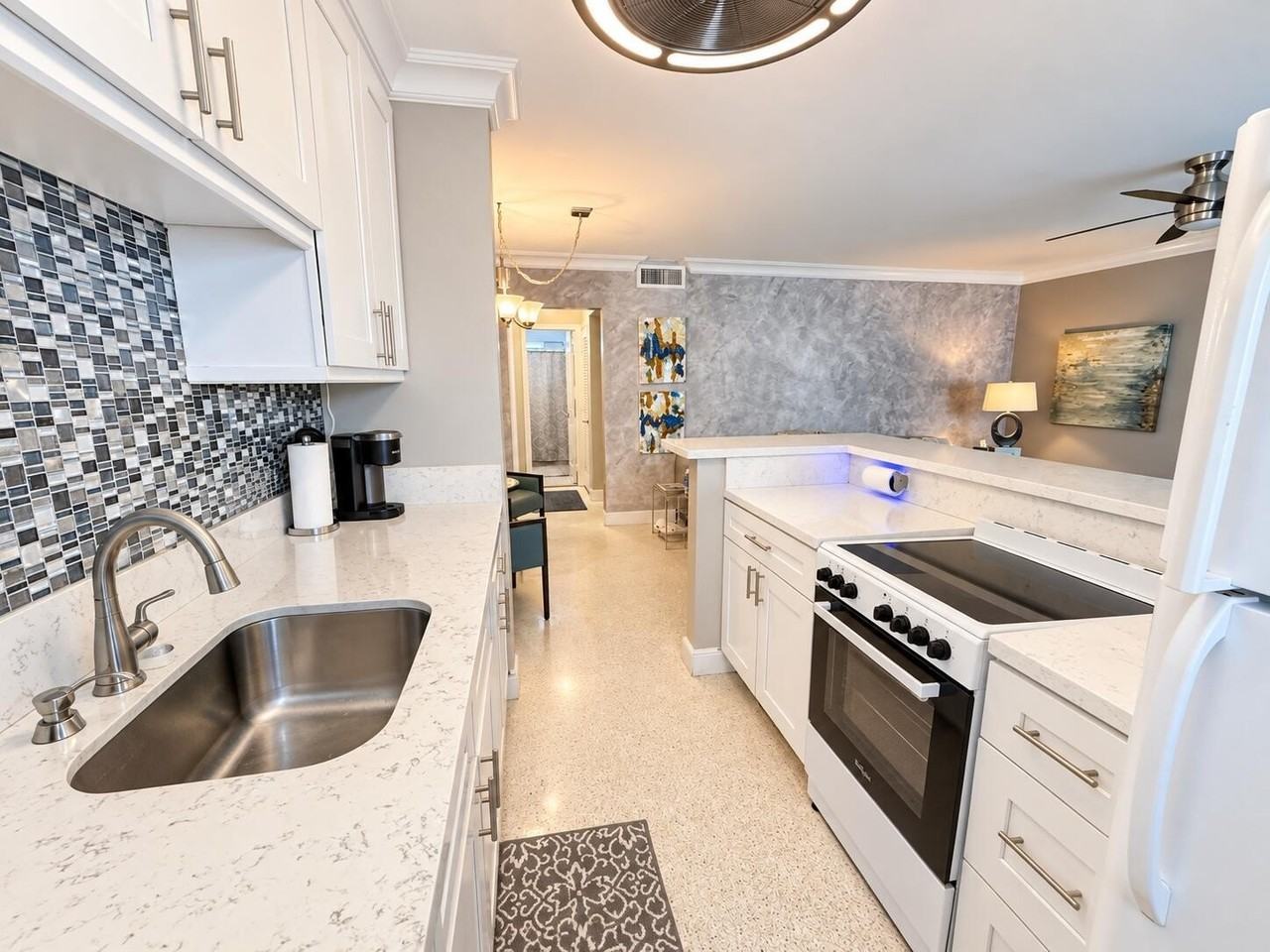 4541 N Ocean Dr #9 - Photo 5 of 9