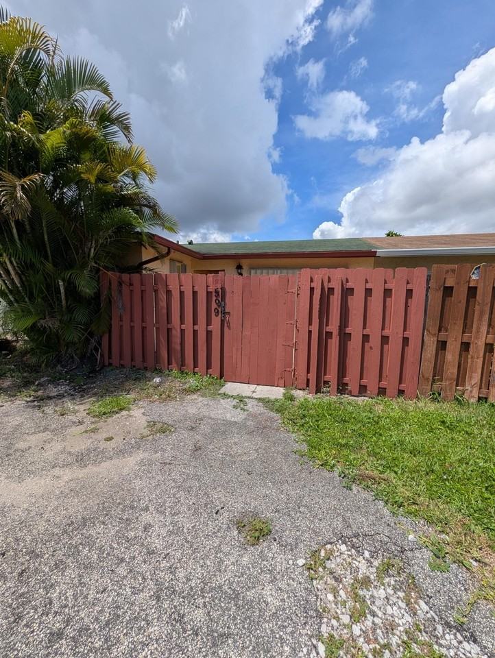 8599 Crater Ter - Photo 2 of 21