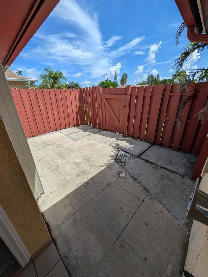 8599 Crater Ter - Photo 3 of 21
