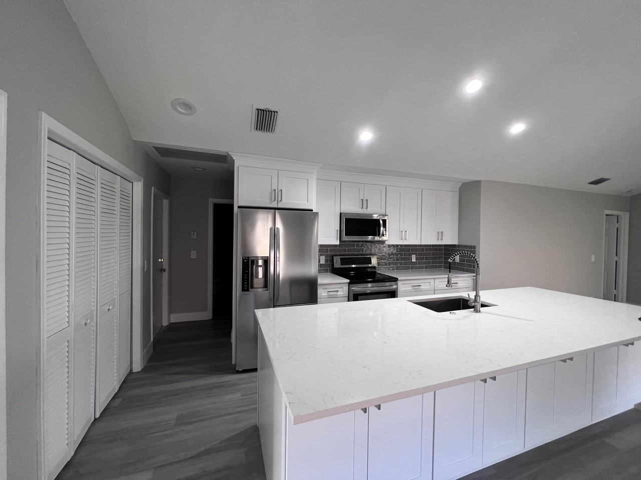 1596 Hawthorne Pl - Photo 2 of 24