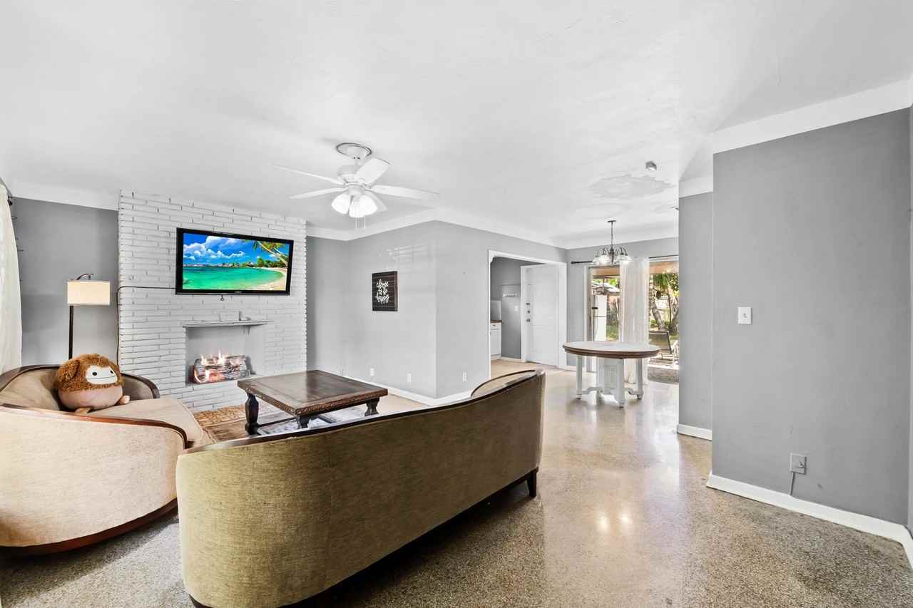 1532 Nw 7th Ave - Photo 4 of 20
