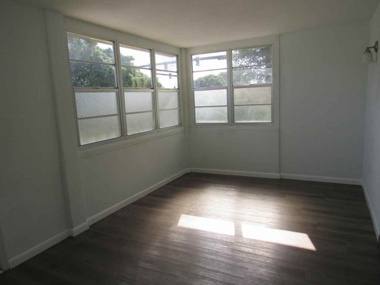 1011 N D St #1 - Photo 3 of 13