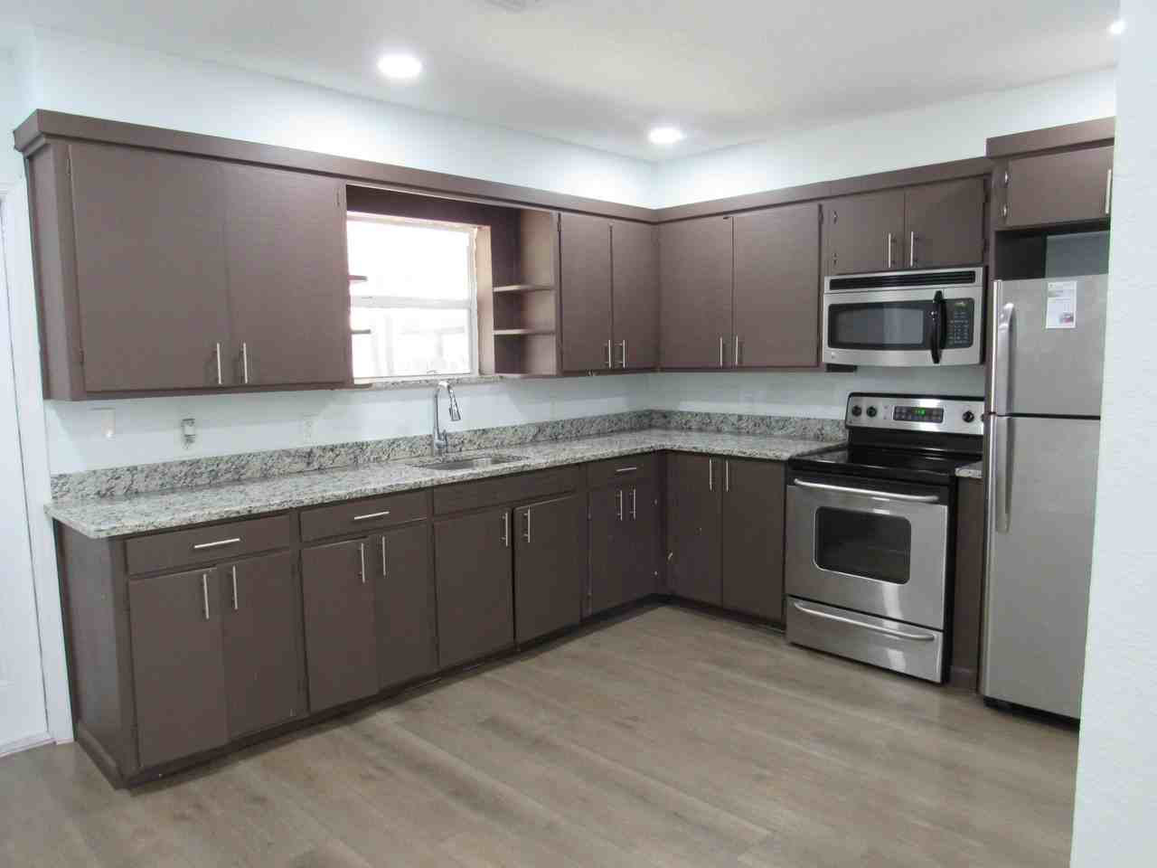 1011 N D St #1 - Photo 4 of 13