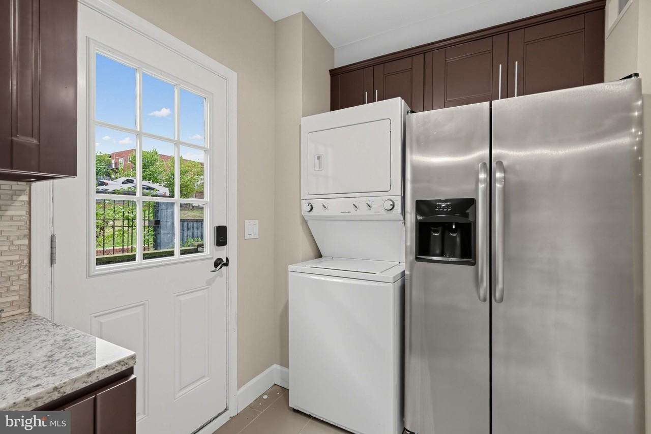 208 T St Ne #1 - Photo 3 of 16