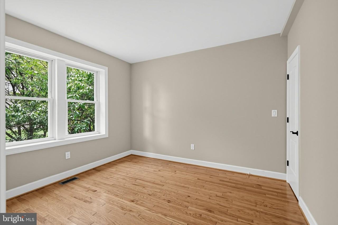 208 T St Ne #1 - Photo 7 of 16