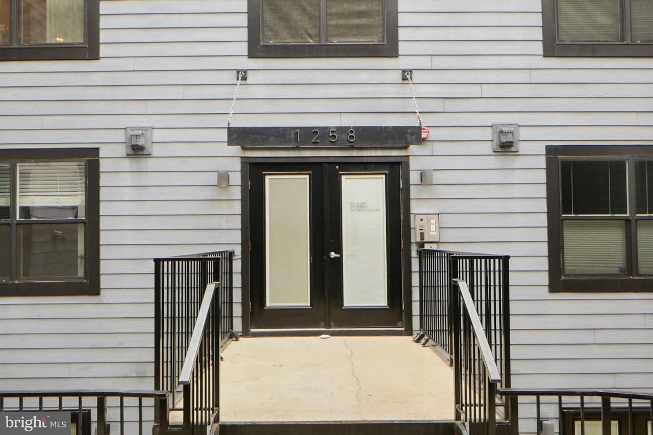 1258 Holbrook Ter Ne #5 - Photo 4 of 24