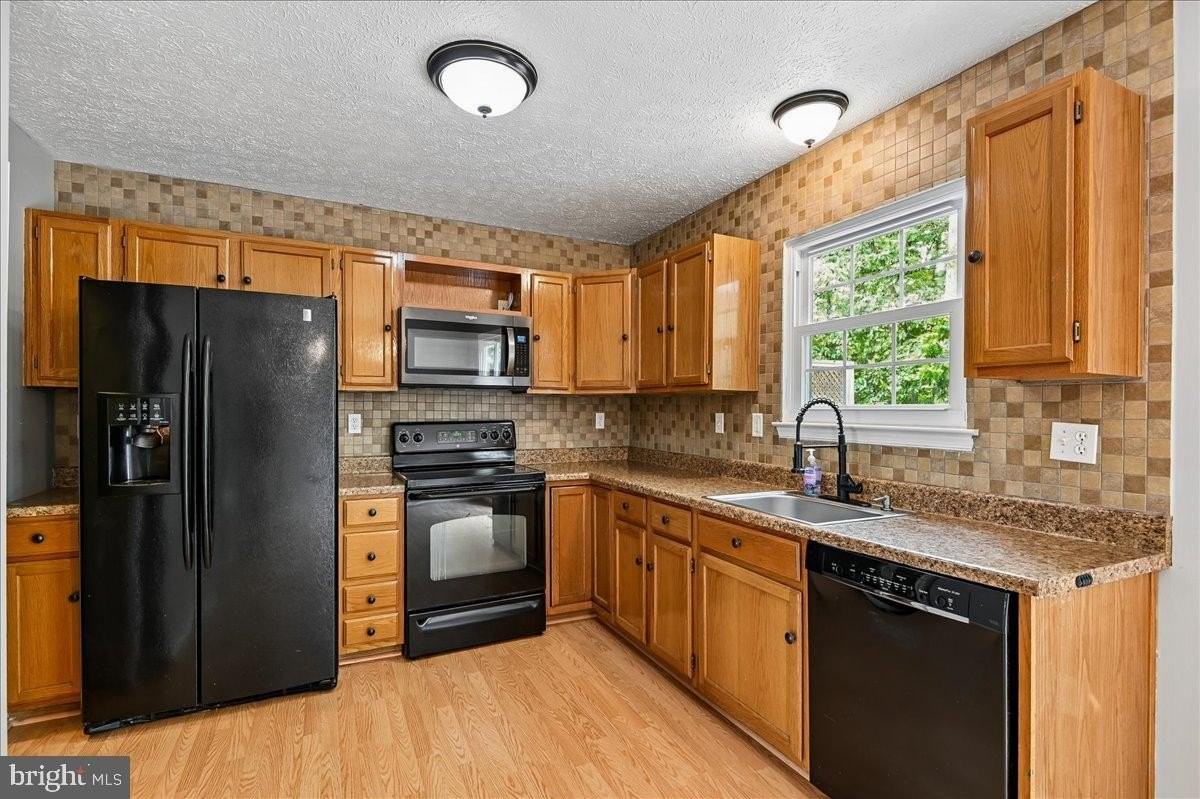 631 Realm Ct W - Photo 4 of 20