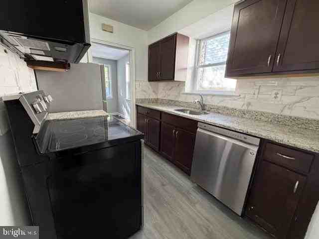 128 Whitmoor Ter - Photo 4 of 14