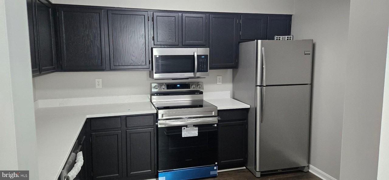 19 Highstream Ct #1022 - Photo 2 of 17