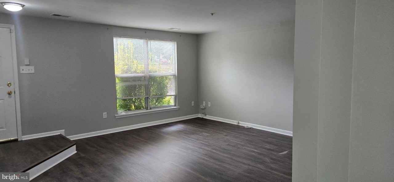 19 Highstream Ct #1022 - Photo 5 of 17