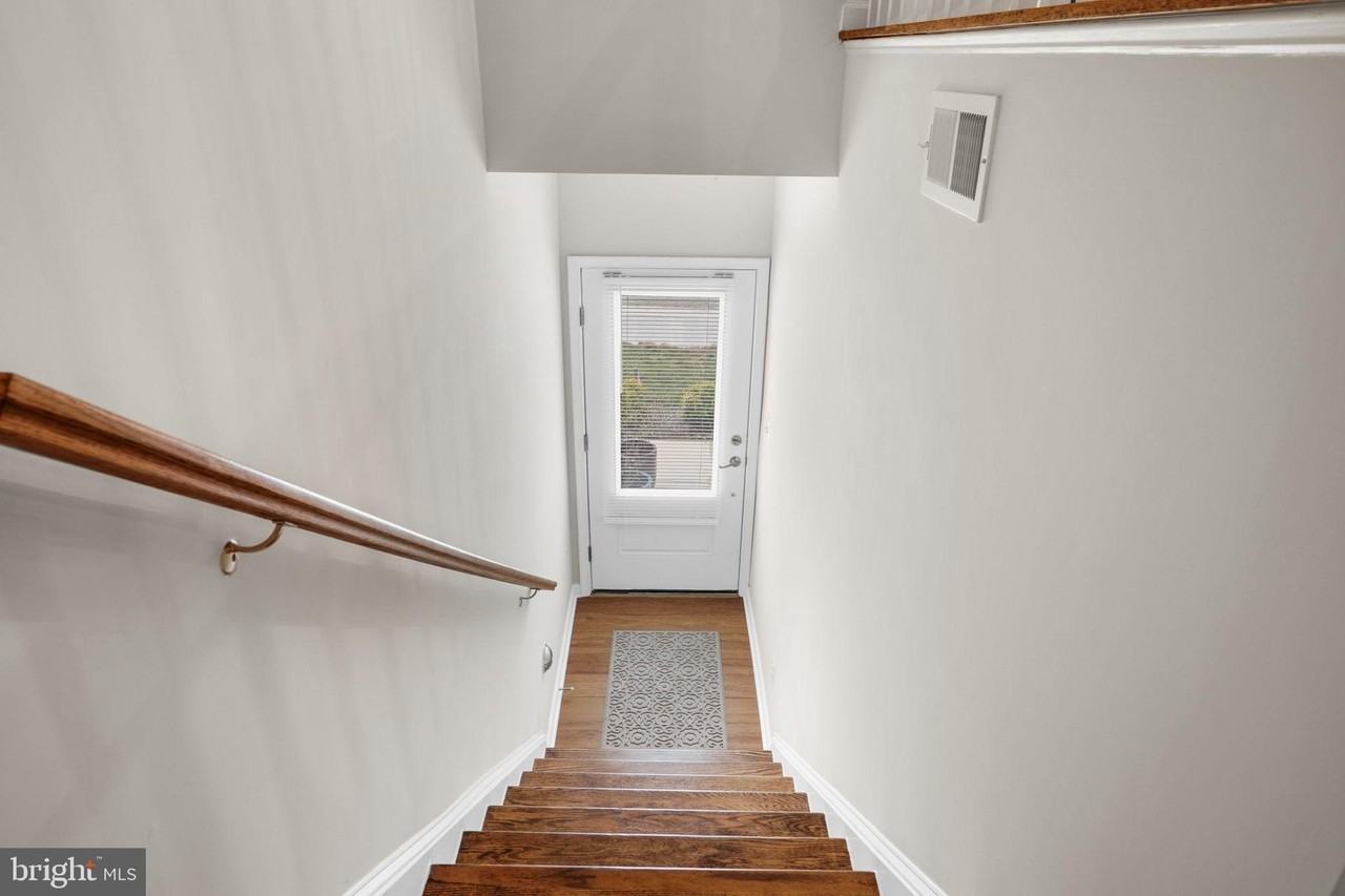 3421 Saint Robin Ln - Photo 2 of 33