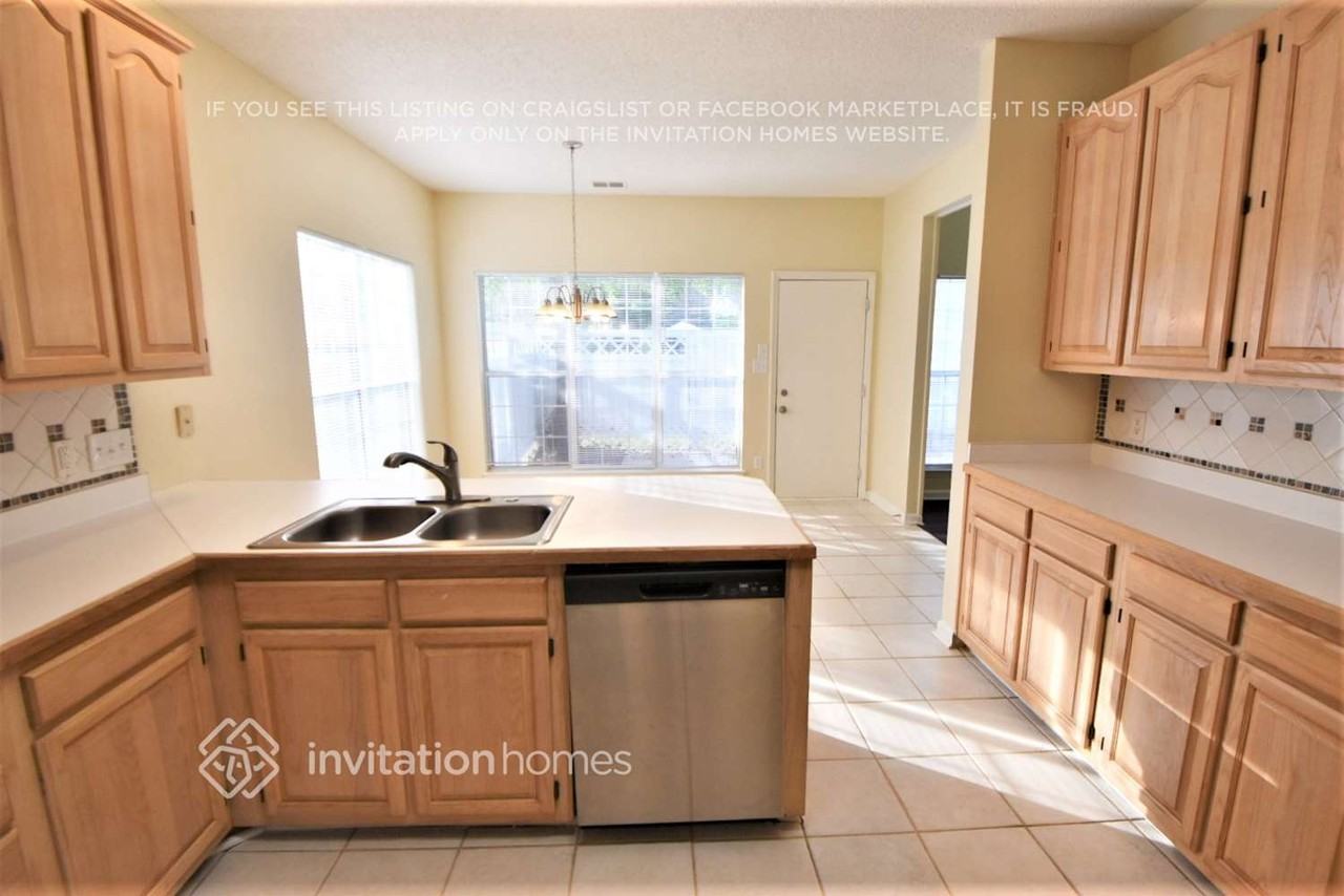 17113 Cabernet Ct - Photo 7 of 20