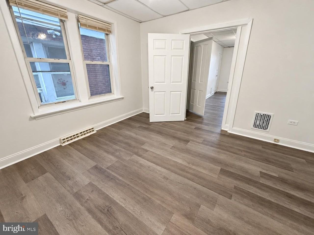 413 S Olden Ave - Photo 4 of 14