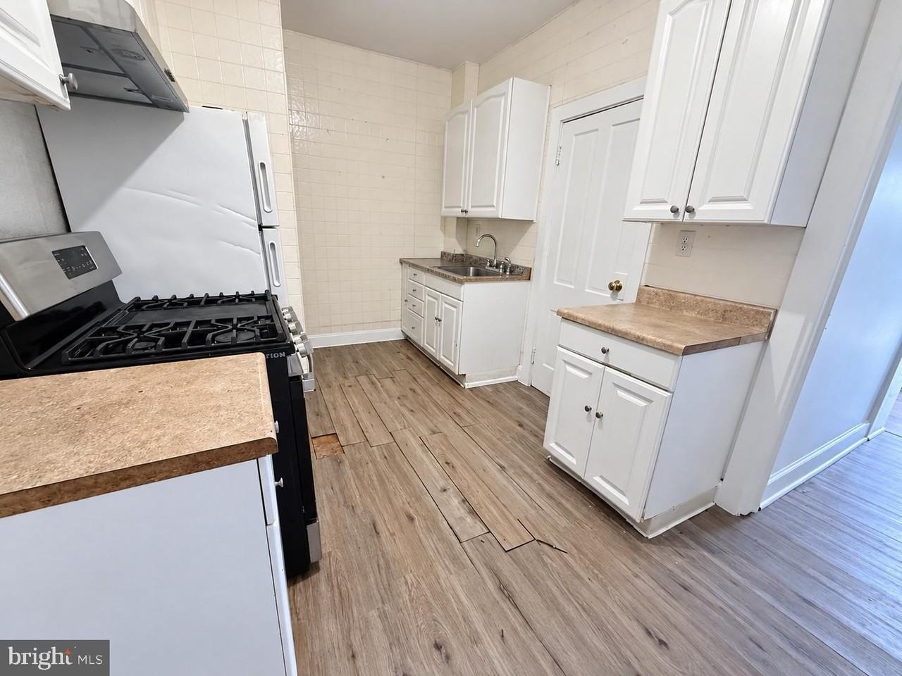 413 S Olden Ave - Photo 7 of 14