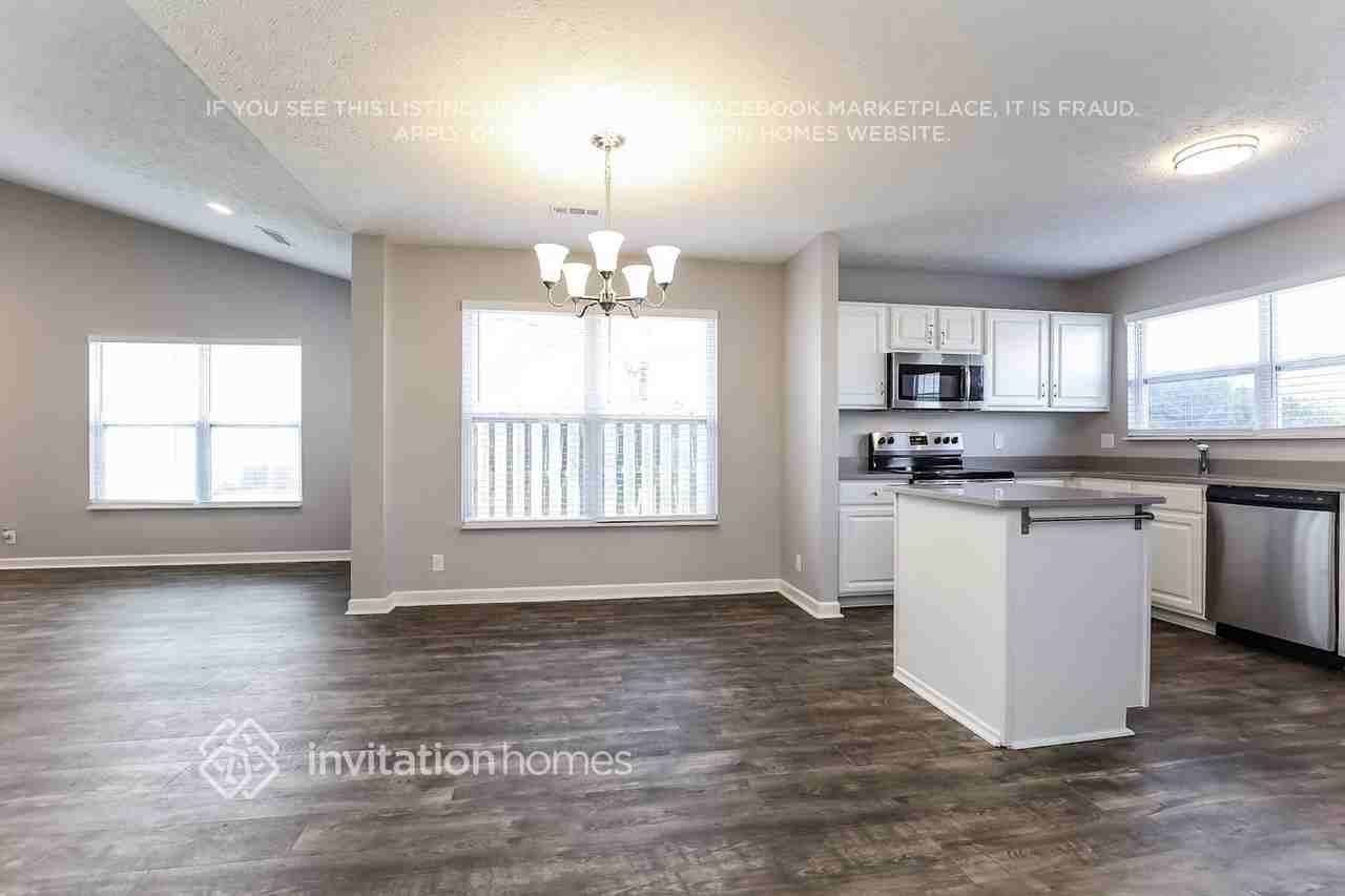 1761 Stone Hollow Ct - Photo 4 of 16