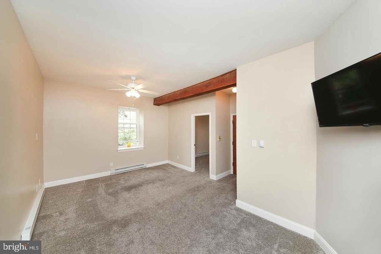 624 E Walnut St #102 - Photo 4 of 40