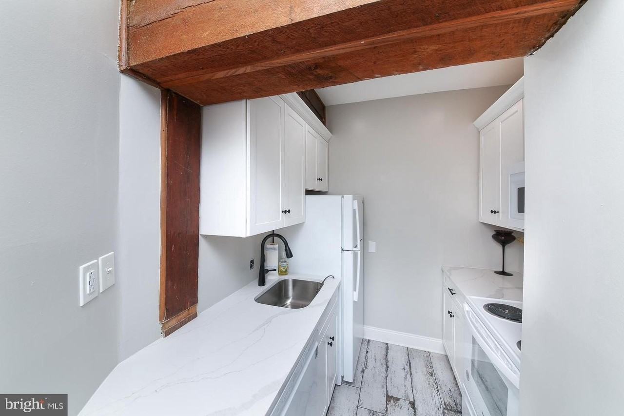 624 E Walnut St #102 - Photo 7 of 40
