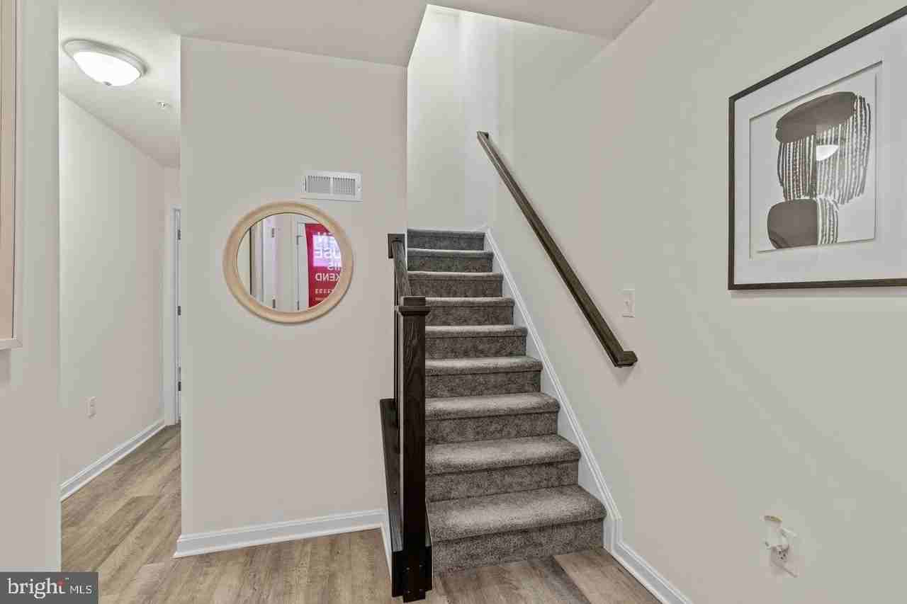 2047 Terrace View Ln - Photo 3 of 29