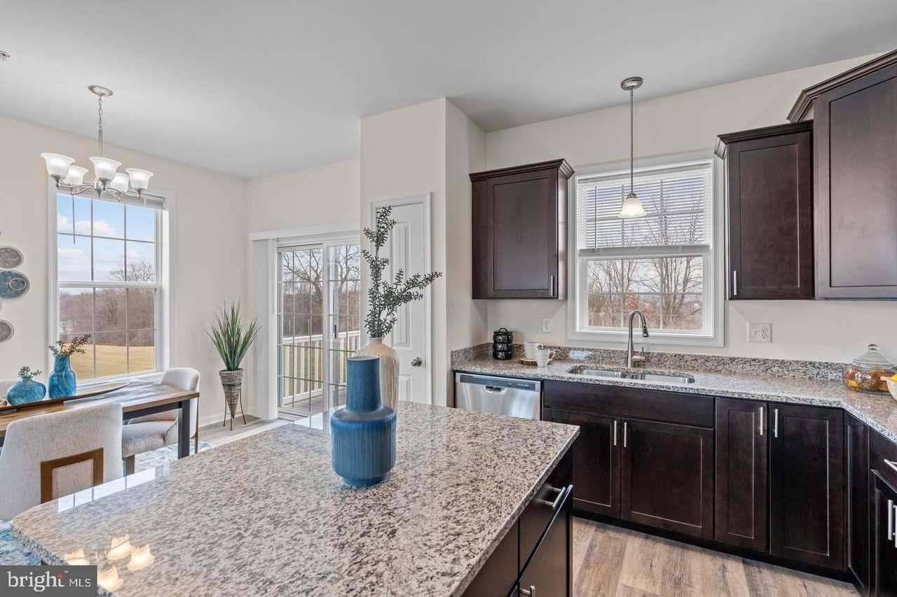2047 Terrace View Ln - Photo 4 of 29