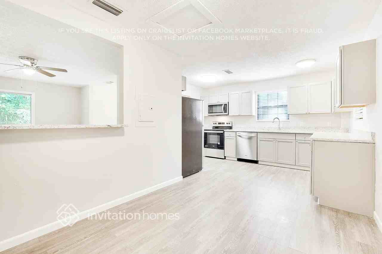 2203 Burpee Dr - Photo 7 of 25