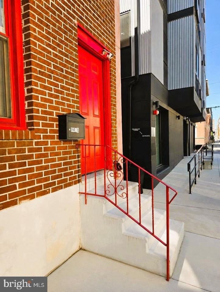 1558 N Randolph St - Photo 2 of 30