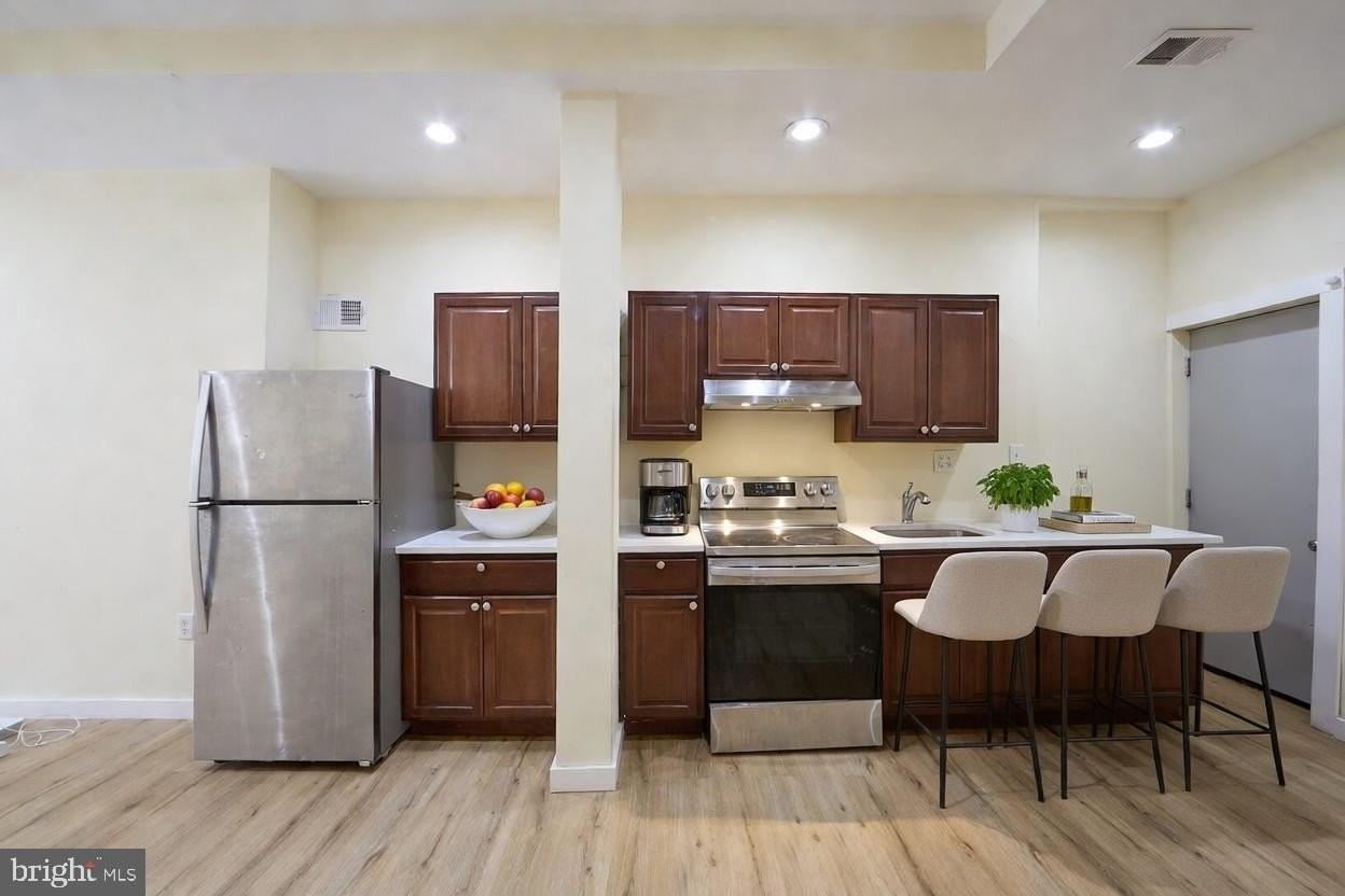 1558 N Randolph St - Photo 4 of 30