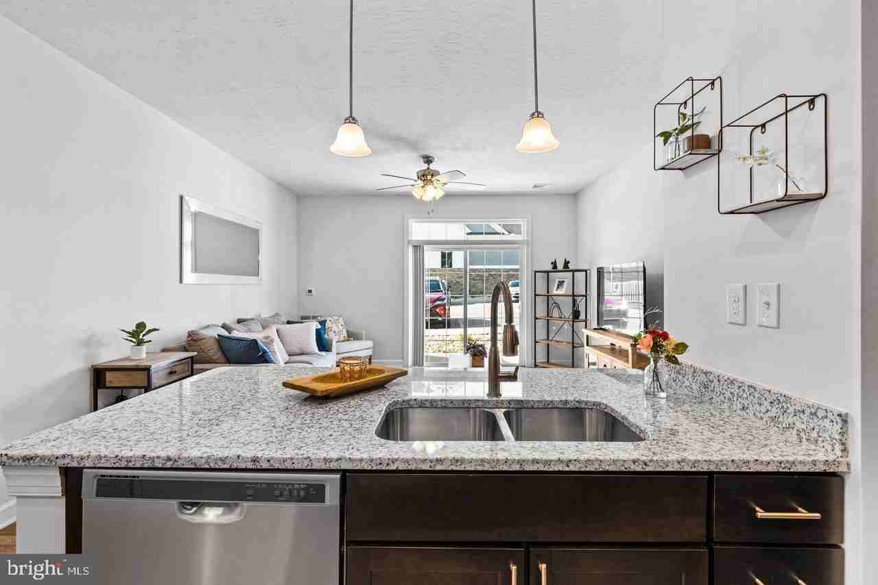 1022 Crew St #301 - Photo 5 of 36