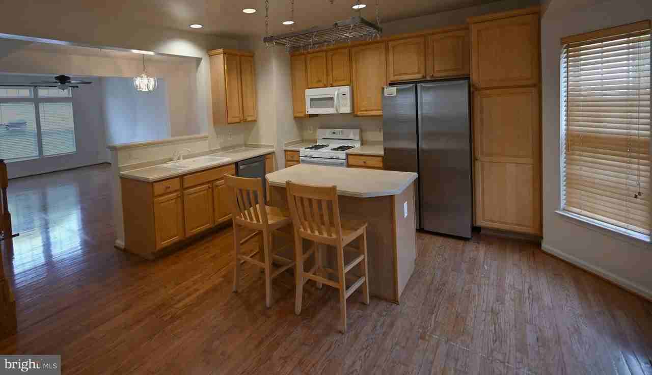 2985 Huntington Grove Sq - Photo 2 of 23