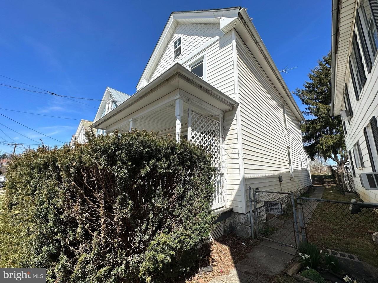 712 W King St - Photo 2 of 37