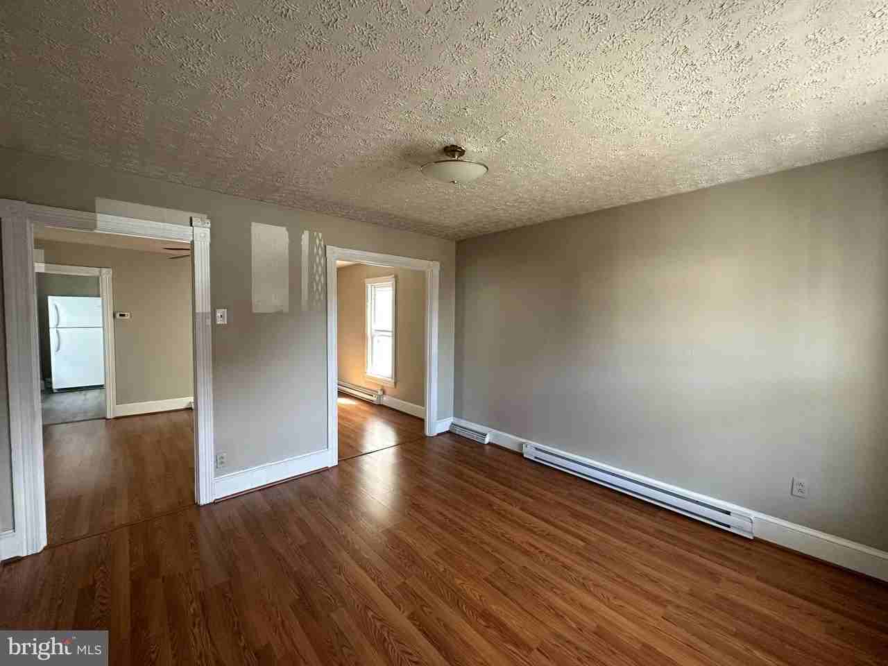 712 W King St - Photo 5 of 37